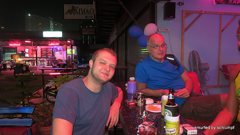 08.12.2013 Smurf Bar