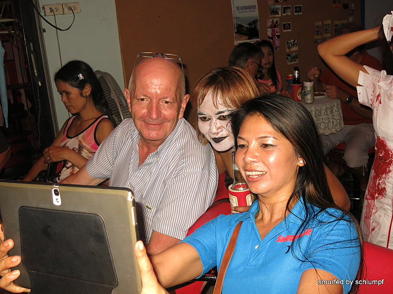 2014-10-3!  Smurf Bar