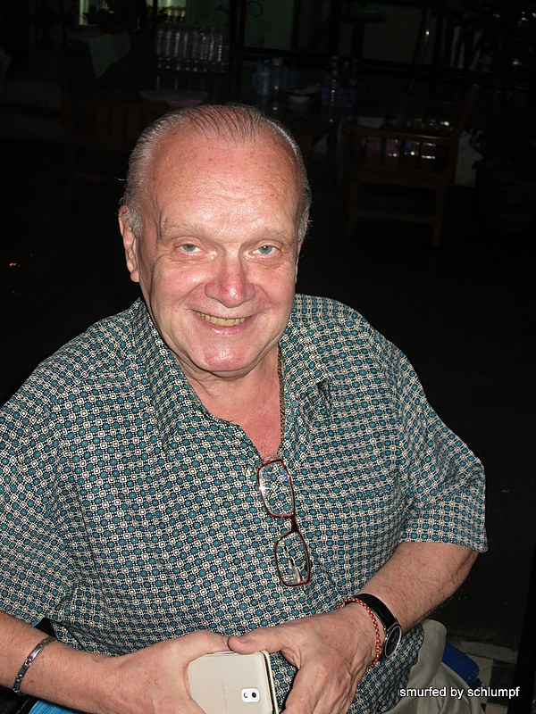 2014-10-3!  Smurf Bar