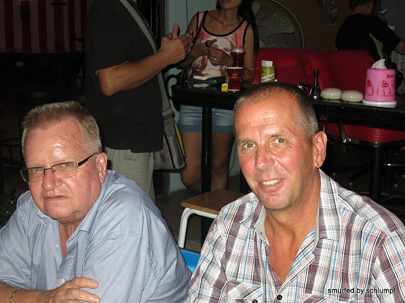 2014-10-3!  Smurf Bar