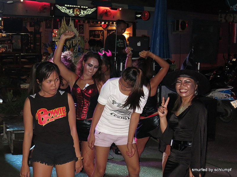 2014-10-31  Smurf Bar