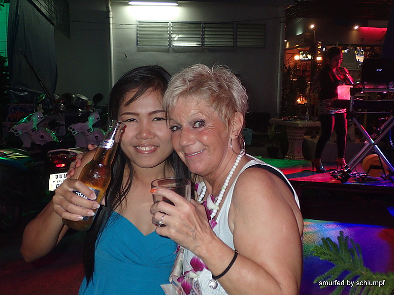 2014-11-15  Smurf Bar