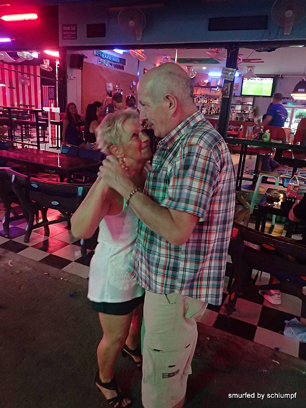 2014-11-15  Smurf Bar