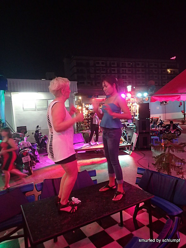 2014-11-15  Smurf Bar