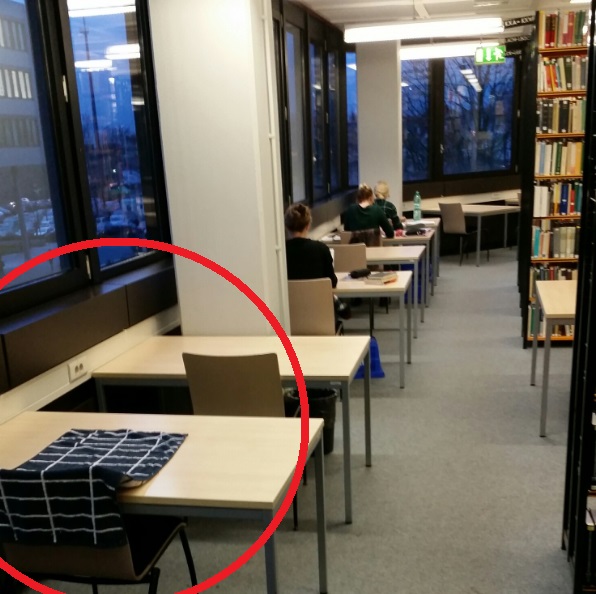 Malletourist_in_der_Unibibliothek
