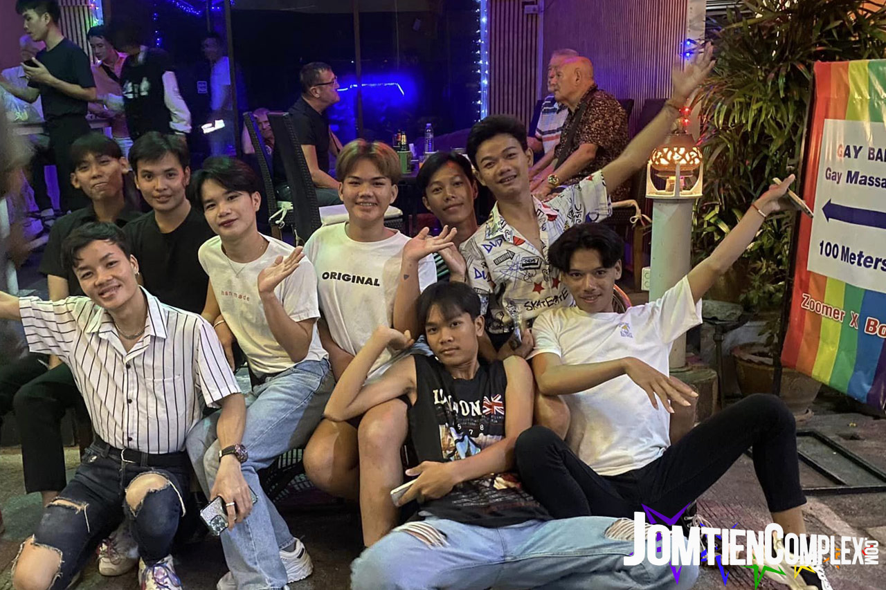 jomtiencomplex.com