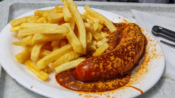 [Bild: Currywurst-mit-pommes-frites.jpg]